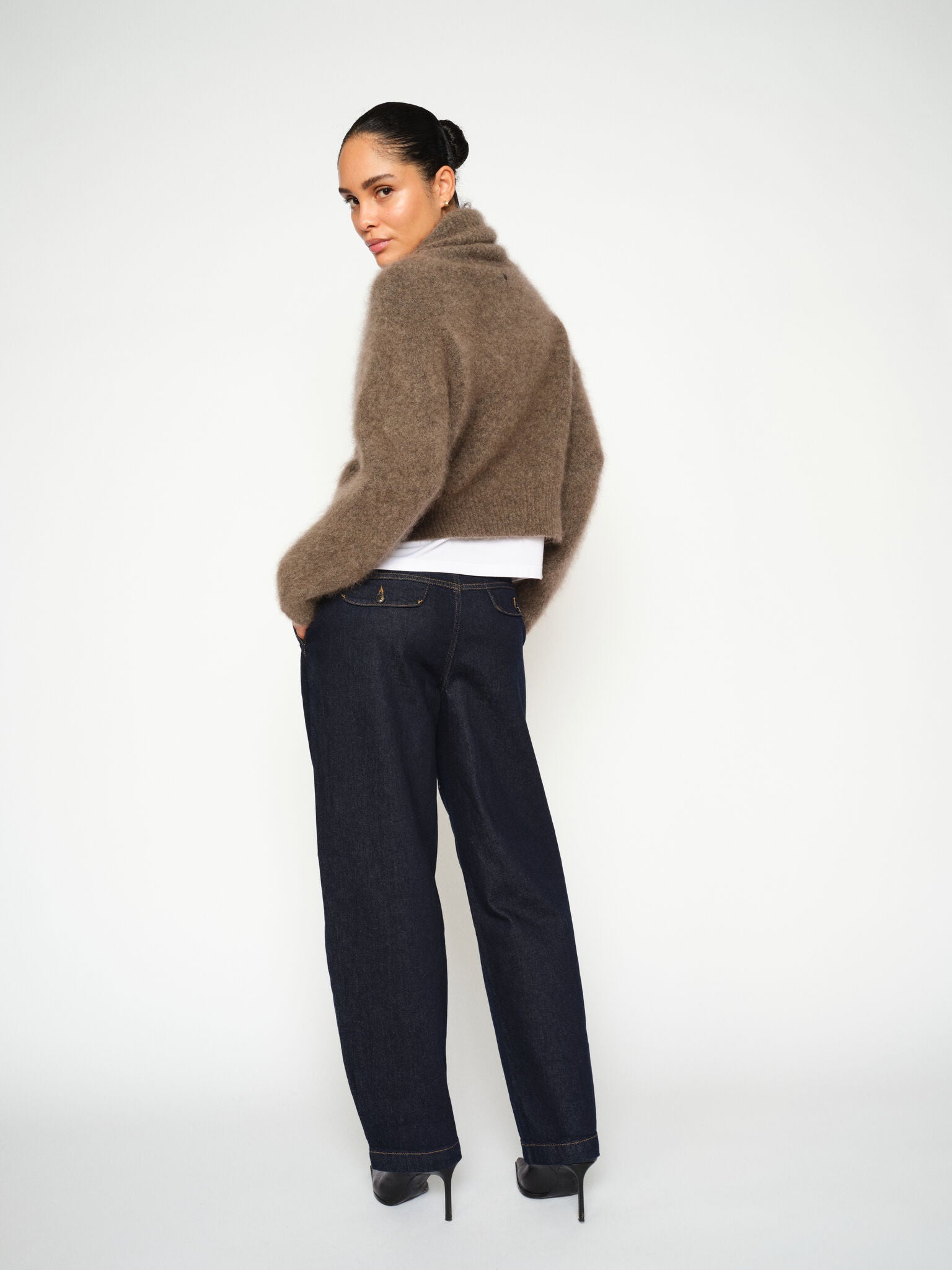 Modelshot / Dark Blue / Detail